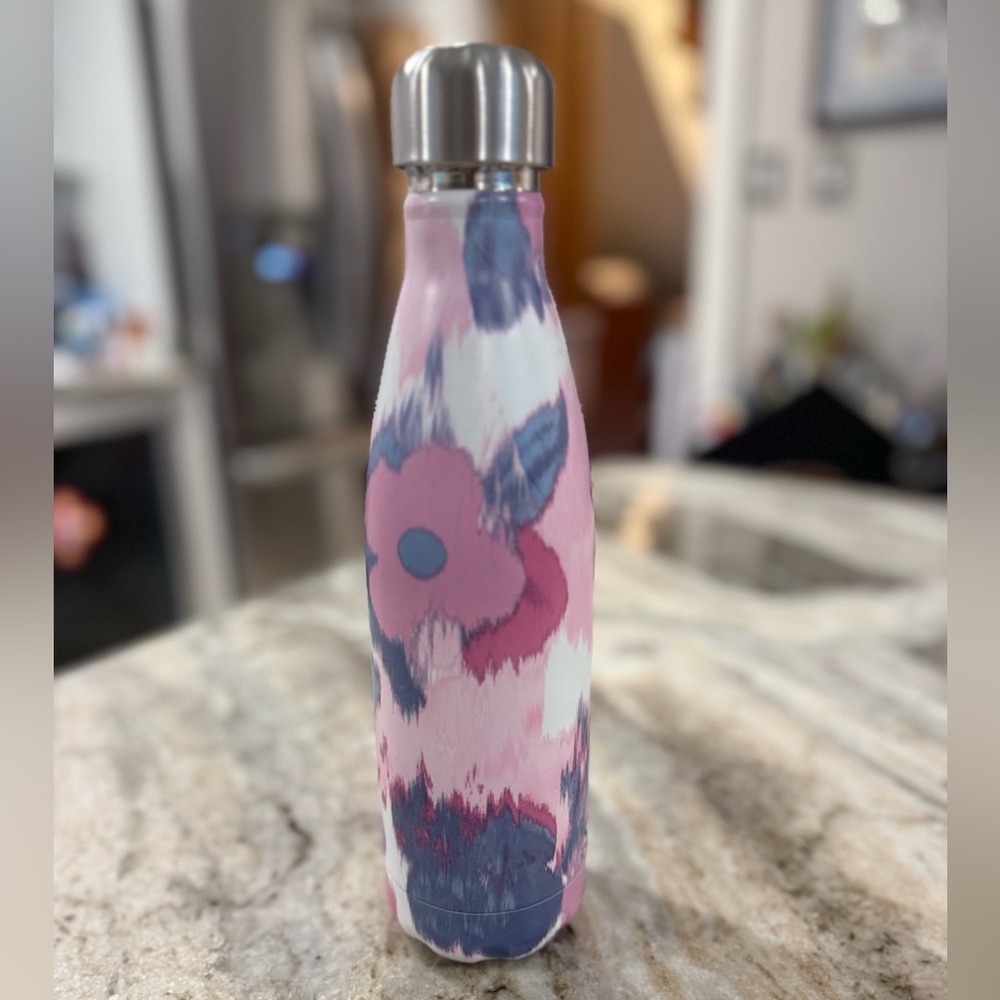 Beautiful rare design EUC Swell water bottle 17 ounce